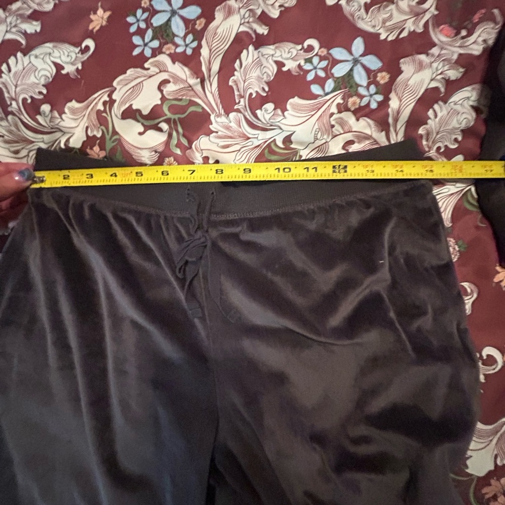 Honeydew Intimates (Nordstrom) Velour Lounge Set in Mink Brown - Picture 8 of 10